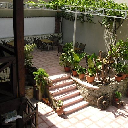 Guest House Bujtina Leon Korce Exterior foto