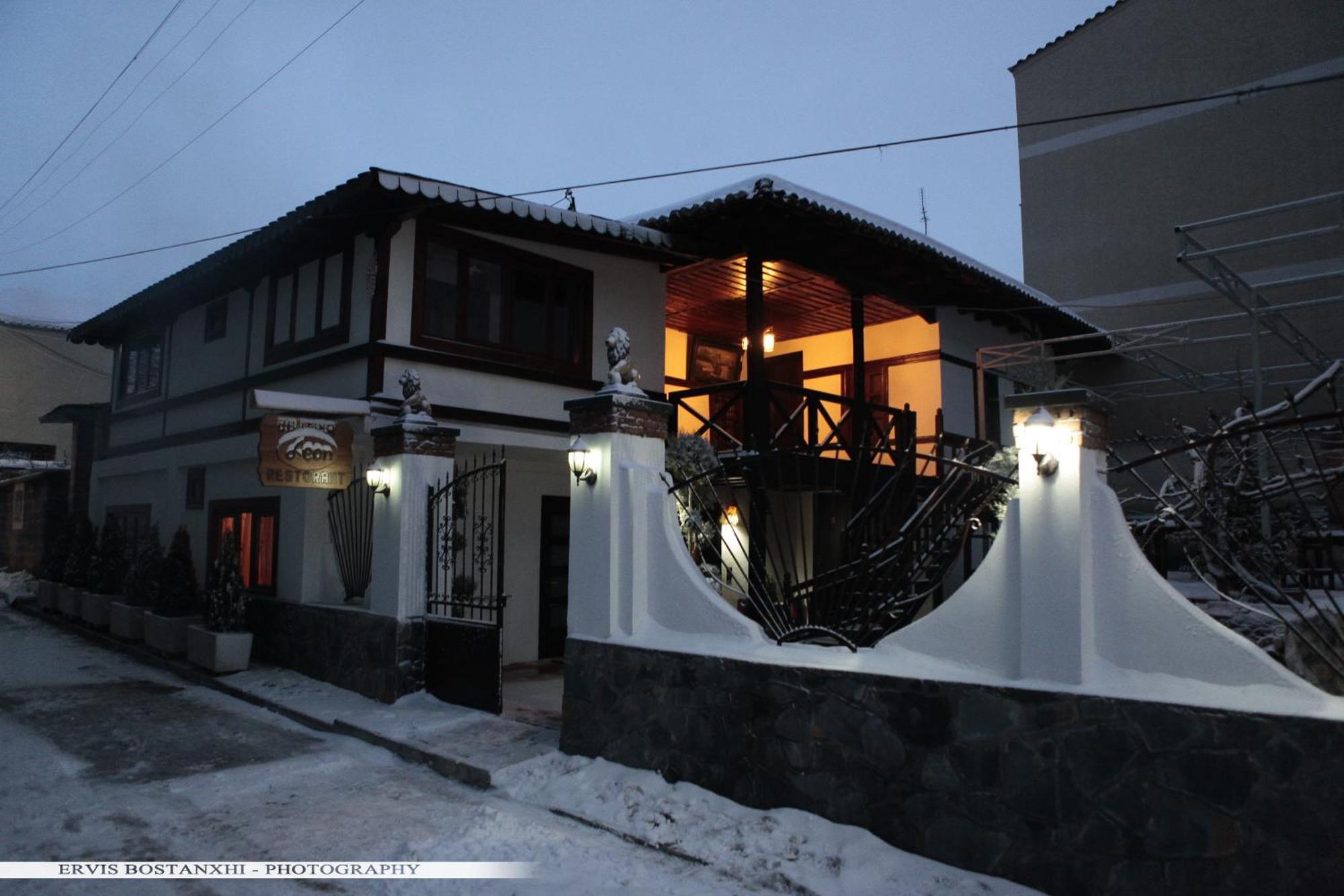 Guest House Bujtina Leon Korce Exterior foto