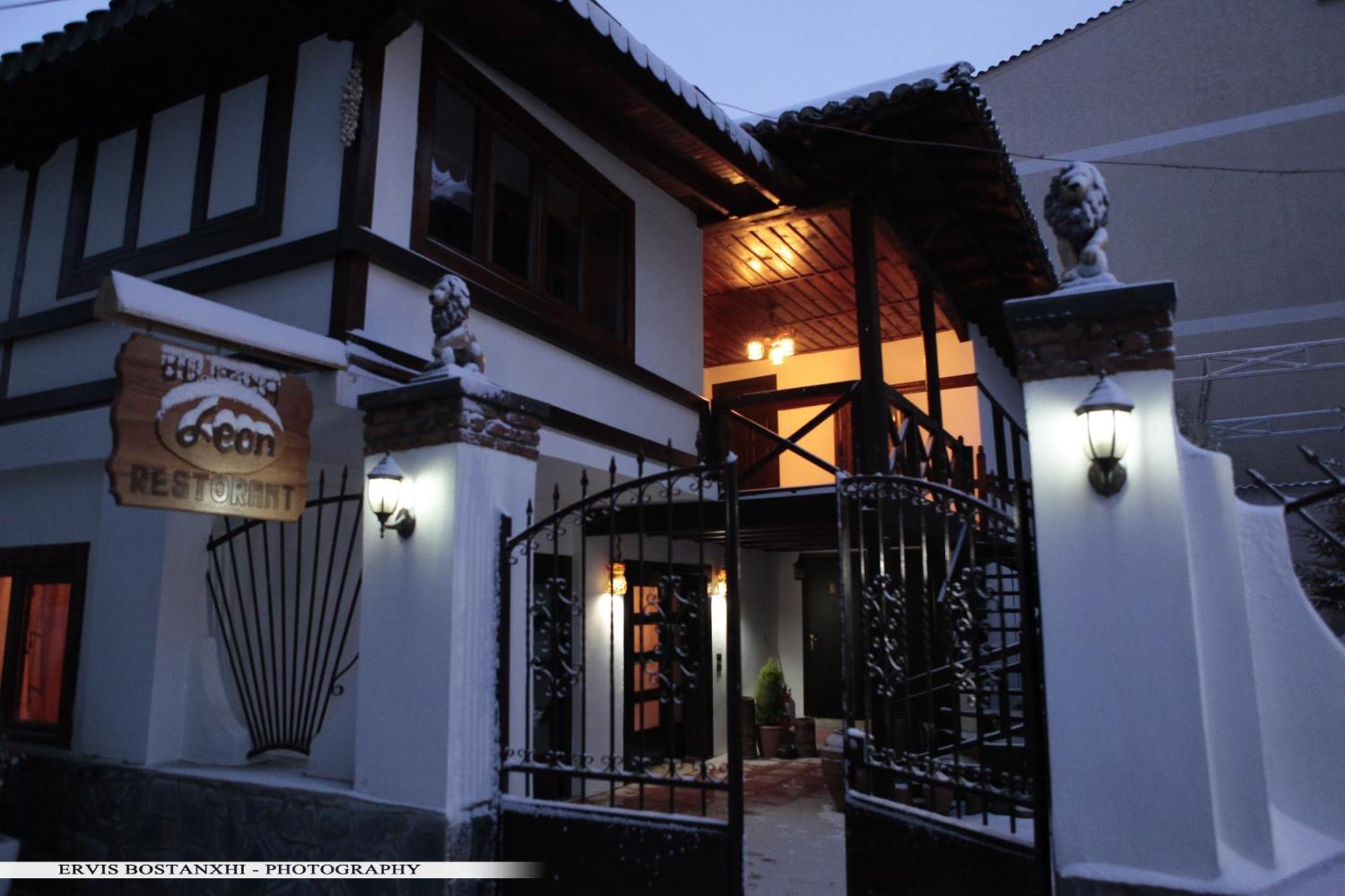 Guest House Bujtina Leon Korce Exterior foto