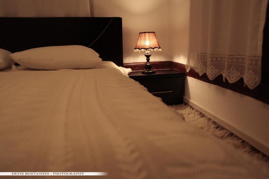 Guest House Bujtina Leon Korce Quarto foto