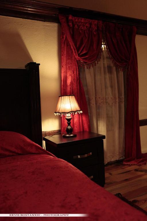 Guest House Bujtina Leon Korce Quarto foto