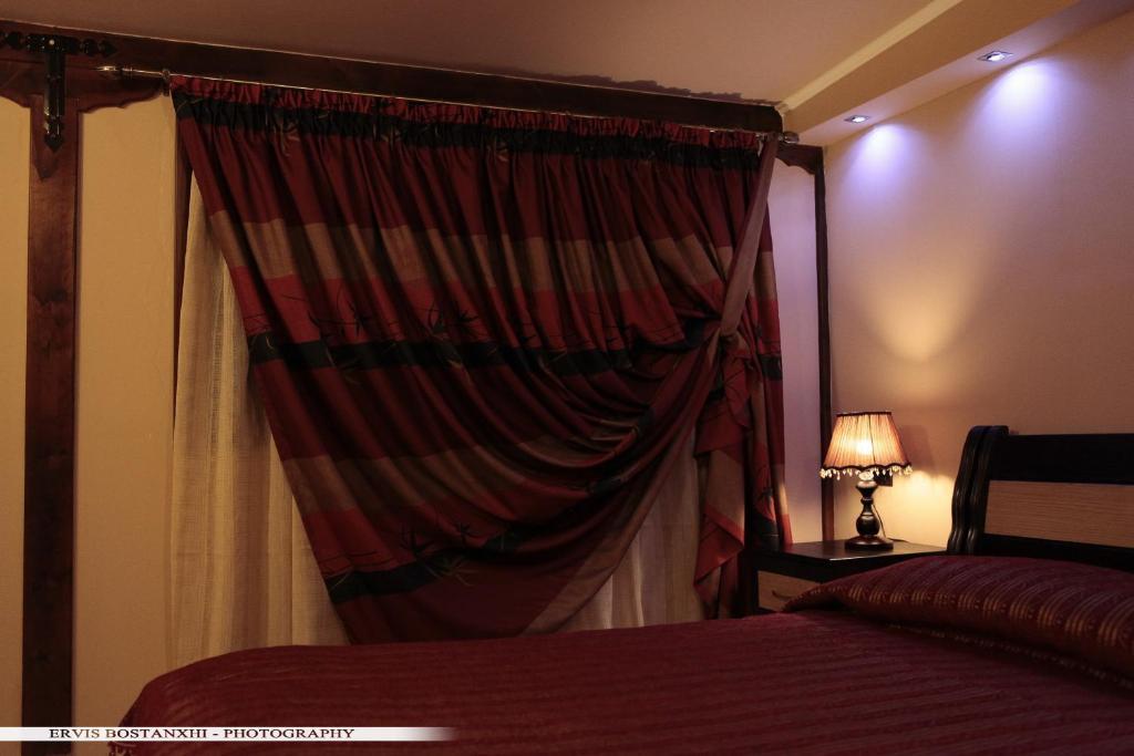 Guest House Bujtina Leon Korce Quarto foto