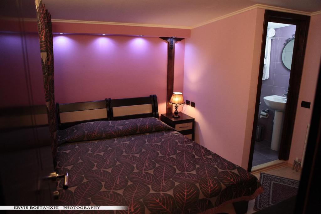 Guest House Bujtina Leon Korce Quarto foto