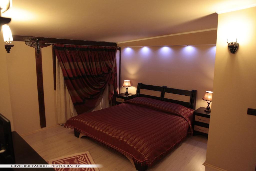 Guest House Bujtina Leon Korce Quarto foto