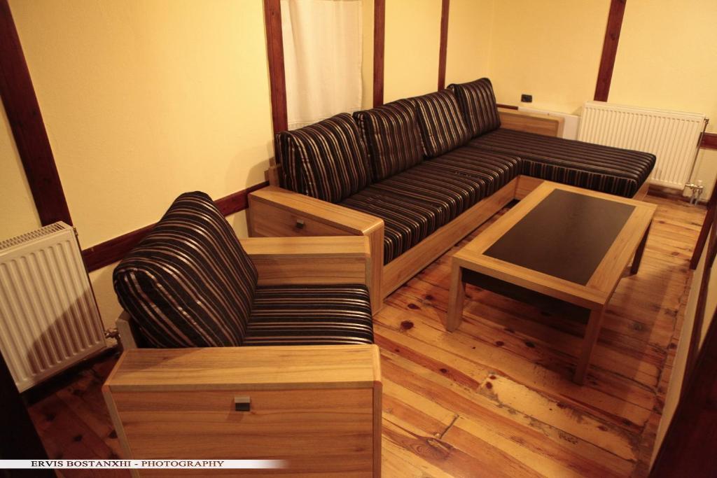 Guest House Bujtina Leon Korce Quarto foto