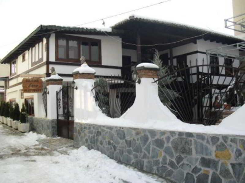 Guest House Bujtina Leon Korce Exterior foto